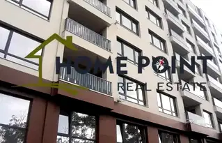Тристаен апартамент с две тераси в Център, Варна