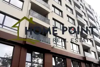 Тристаен апартамент с две тераси в Център, Варна