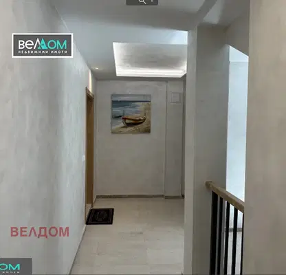 Photo 2 — 3-bedroom apartment in Varna, Centyr