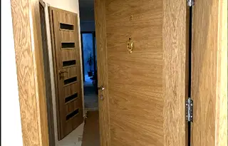 Тристаен апартамент с двор и паркоместа в Център, Варна