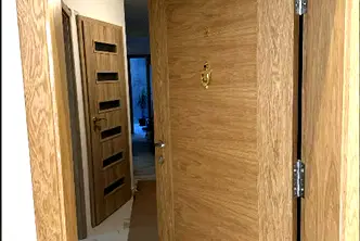 Тристаен апартамент с двор и паркоместа в Център, Варна