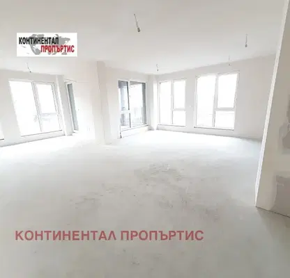 Снимка 2 — Тристаен апартамент в София, Център