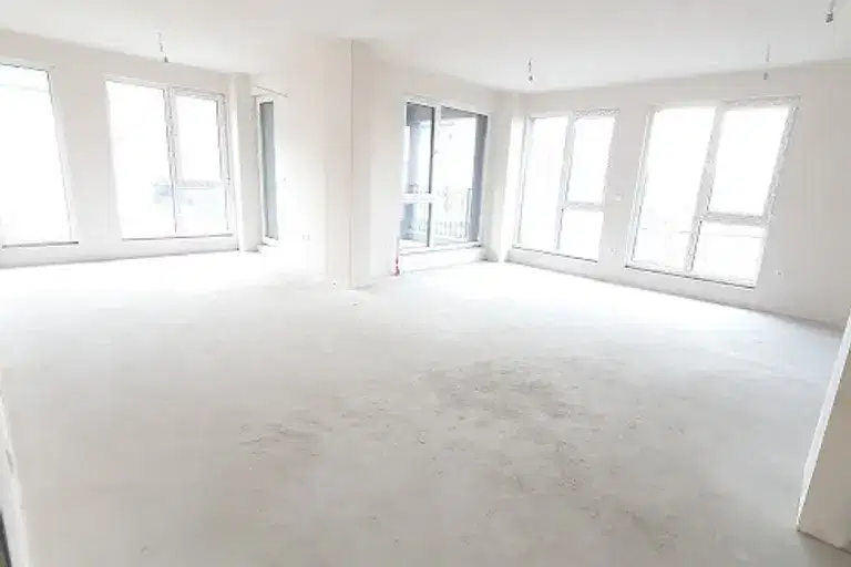 3-bedroom apartment in Sofiya, Centyr