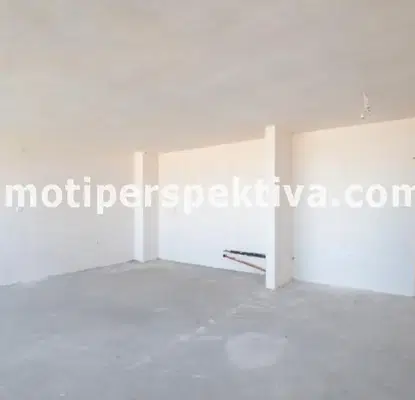 Снимка 2 — Тристаен апартамент в Пловдив, Център