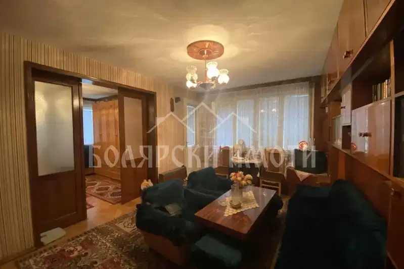 Тристаен апартамент в центъра на Велико Търново с две тераси