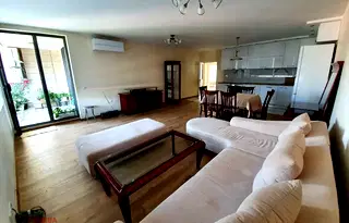 Тристаен апартамент във Варна, Център