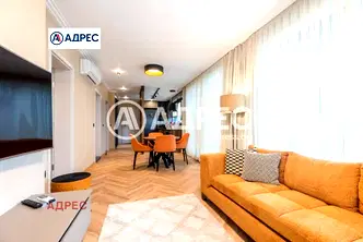 Тристаен апартамент във Варна, Център