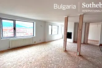Тристаен апартамент в София, Център