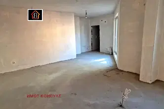 Тристаен апартамент във Враца, Център