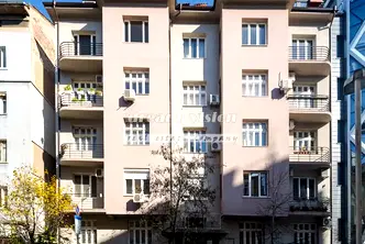Тристаен апартамент в София, Център