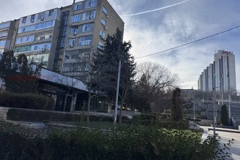 3-bedroom apartment in Раз, Център