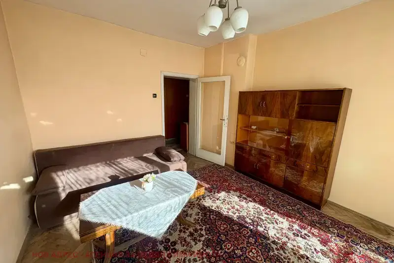 Тристаен апартамент в Търговище, Център