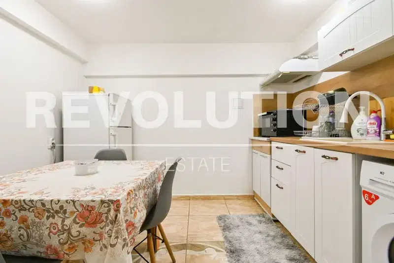 Three-room apartment with south aspect in Center, Sofia