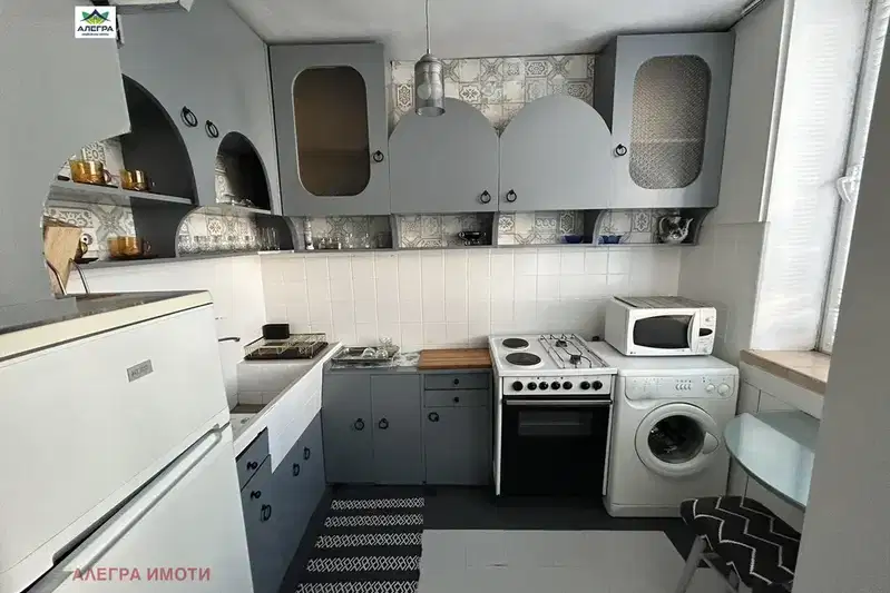 Тристаен апартамент в Пазарджик, Център