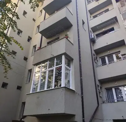 Снимка 3 — Тристаен апартамент в София, Център