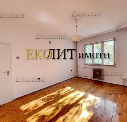 Снимка 5 — Тристаен апартамент в София, Център
