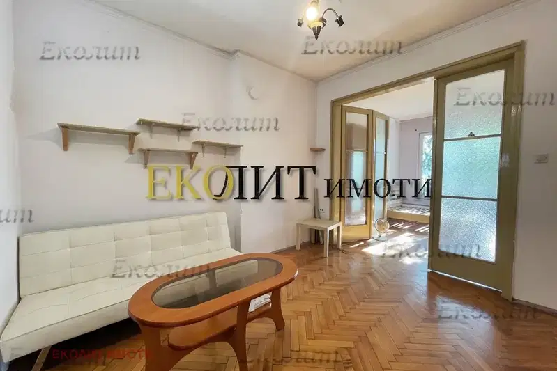 Тристаен апартамент в София, Център