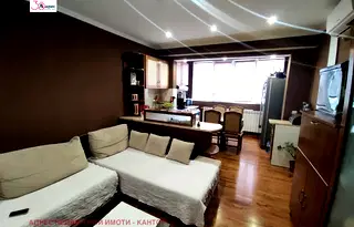 Тристаен апартамент в Пазарджик, Център