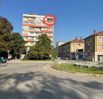 Снимка 2 — Тристаен апартамент в Раз, Център
