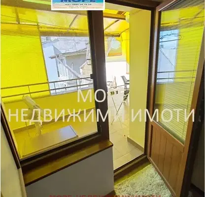 Снимка 2 — Тристаен апартамент в Бургас, Център