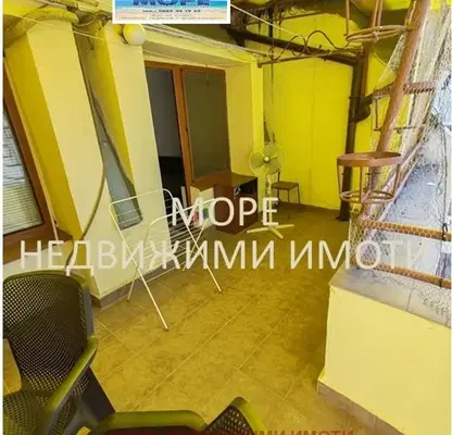 Снимка 4 — Тристаен апартамент в Бургас, Център
