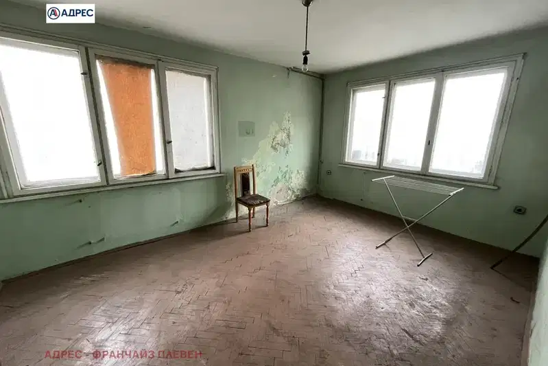 3-bedroom apartment in Lovech, Centyr