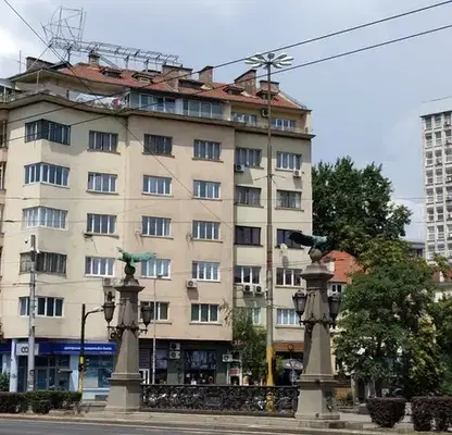 Снимка 2 — Тристаен апартамент с гледка към Витоша в Център, София
