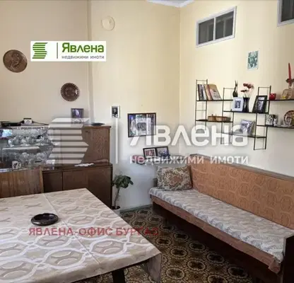 Снимка 2 — Тристаен апартамент в Бургас, Център