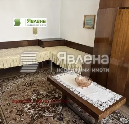 Снимка 4 — Тристаен апартамент в Бургас, Център