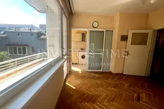 Тристаен апартамент с две тераси в центъра на Варна