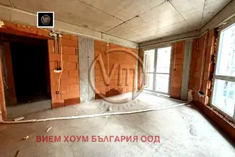 Тристаен апартамент във Варна, Център