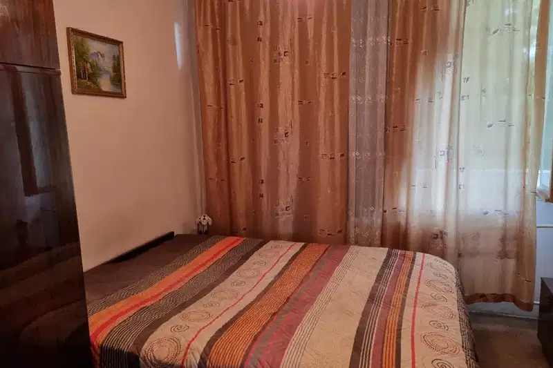 3-bedroom apartment in Raz, Tsentar