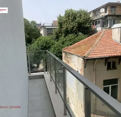 Снимка 4 — Тристаен апартамент във Варна, Център