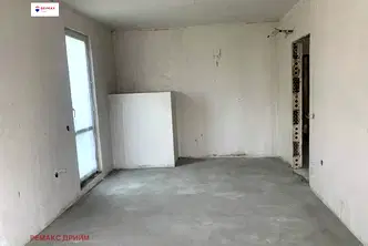 Тристаен апартамент във Варна, Център
