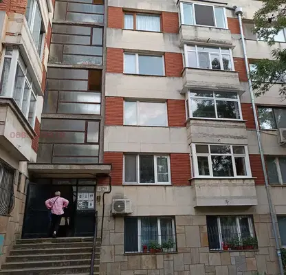 Снимка 2 — Тристаен апартамент в Кърджали, Център