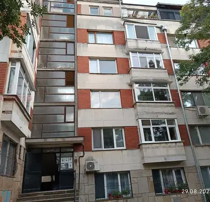Снимка 4 — Тристаен апартамент в Кърджали, Център
