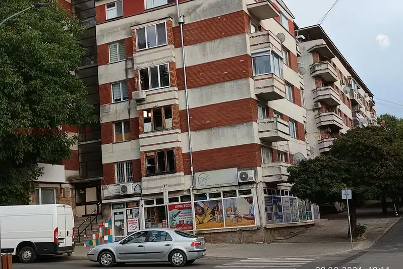 Тристаен апартамент в Кърджали, Център