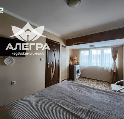 Снимка 4 — Тристаен апартамент в Пазарджик, Център
