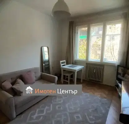 Снимка 2 — Тристаен апартамент с паркинг до метростанция в Център, София