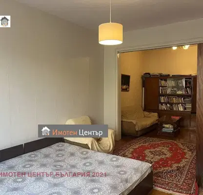 Снимка 3 — Тристаен апартамент с паркинг до метростанция в Център, София