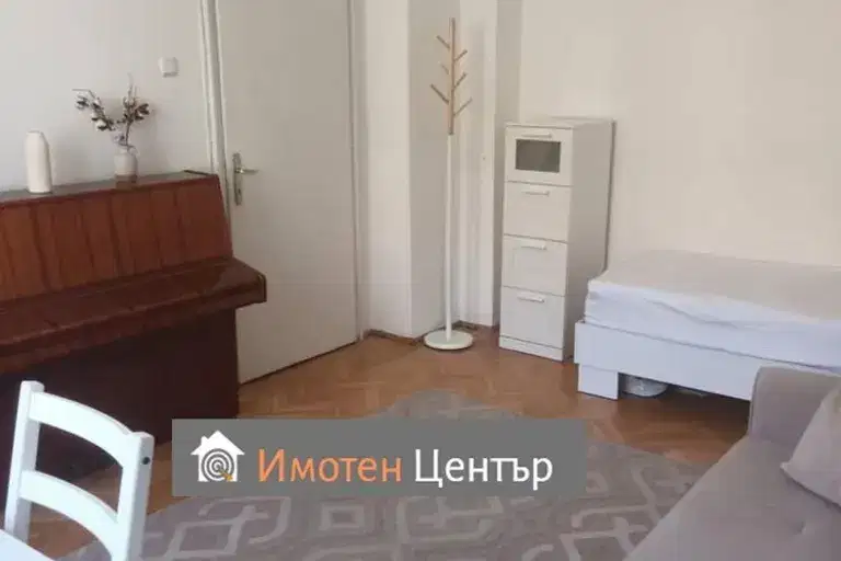 Тристаен апартамент с паркинг до метростанция в Център, София