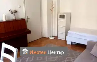 Тристаен апартамент с паркинг до метростанция в Център, София