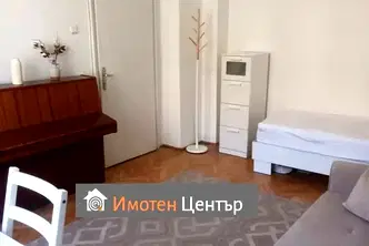 Тристаен апартамент с паркинг до метростанция в Център, София