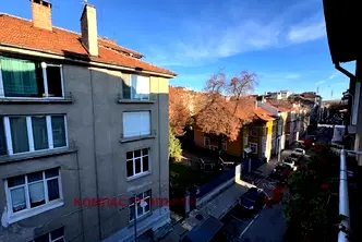 Тристаен апартамент с две спални в Център, ул. Цар Шишман