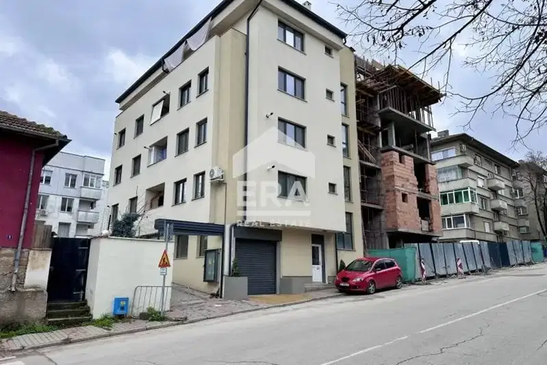 Тристаен апартамент във Велико Търново, Център