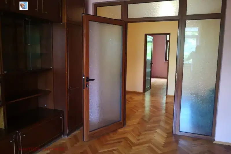 Тристаен апартамент в София, Център