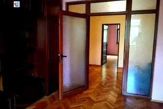 Тристаен апартамент в София, Център
