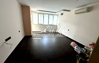 Тристаен апартамент в Търговище, Център