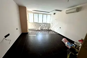 Тристаен апартамент в Търговище, Център