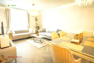 Тристаен апартамент в София, Център